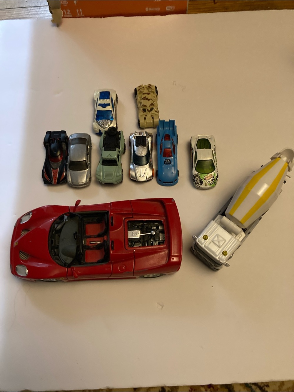 Hotwheels & Matchbox diecast cars, Model 1/24 1995 Ferrari F50, cement mixer LOT